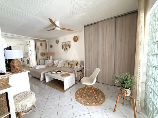 Hyères Ouest, T3 avec cour en maison de ville, très belle rénovation !