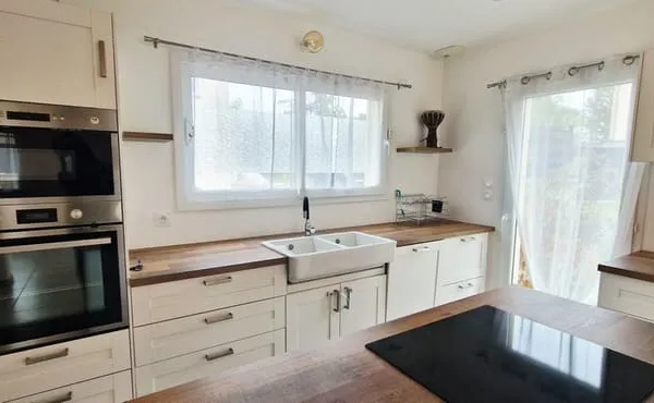 MAISON INDIVIDUELLE RECENTE avec JARDIN CLOS et GARAGE