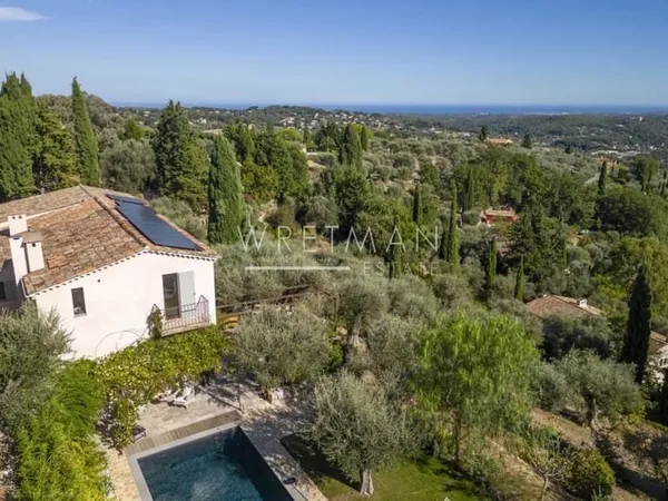 Villa dominante avec vue mer - Châteauneuf