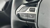 Peugeot 2008 1.2 PureTech 100ch S&S Active Pack — photo 17