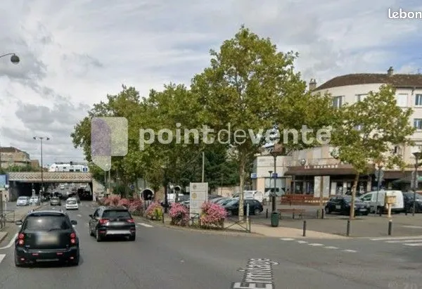 Service immobilier 90 m²