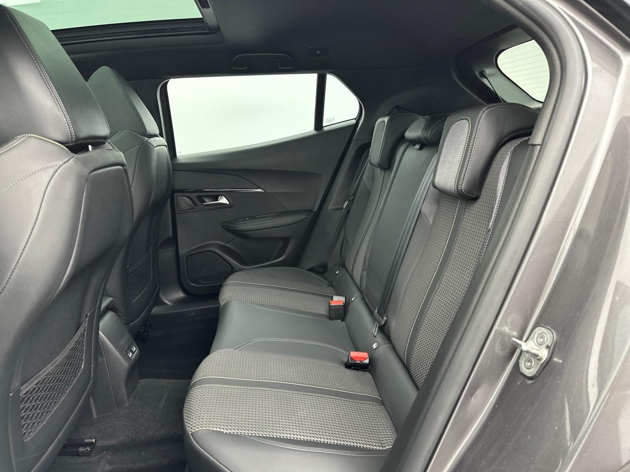 Peugeot 2008 puretech 130 s&s bvm6 gt — photo 12