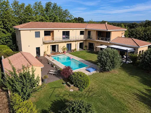 Villa 10 pièces 376 m²