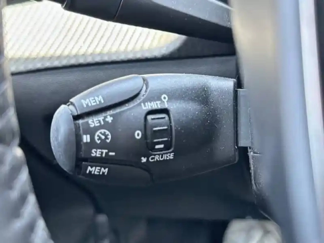 Peugeot 208 puretech 100 s&amp;s bvm6 — photo 19