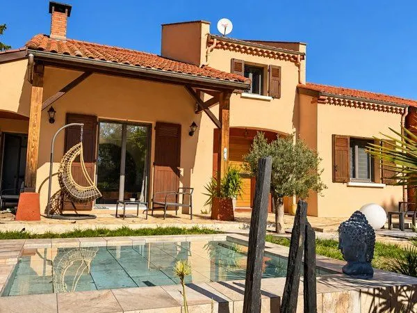 Maison individuelle rénovée - 142m2 - terrain 1085m2 - Saint-Yvoine