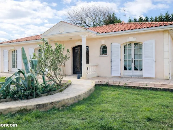 Maison familiale de plain-pied sur une belle parcelle de 1700 m2