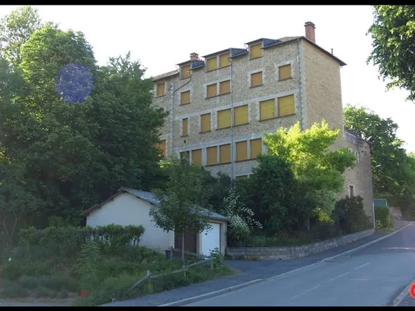 PONT DE SALARS - A VENDRE Immeuble de 900 m²