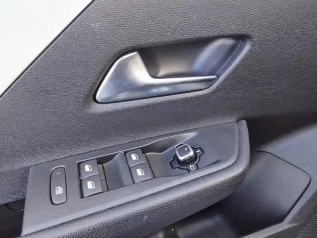 Opel Astra 1.2 turbo 110 ch bvm6 — photo 9