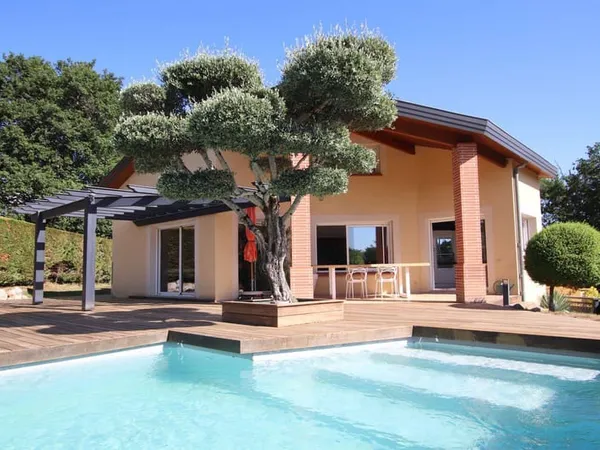 Maison 7 pièces 236 m²