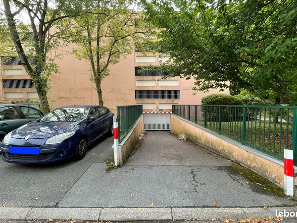Places de stationnement à louer