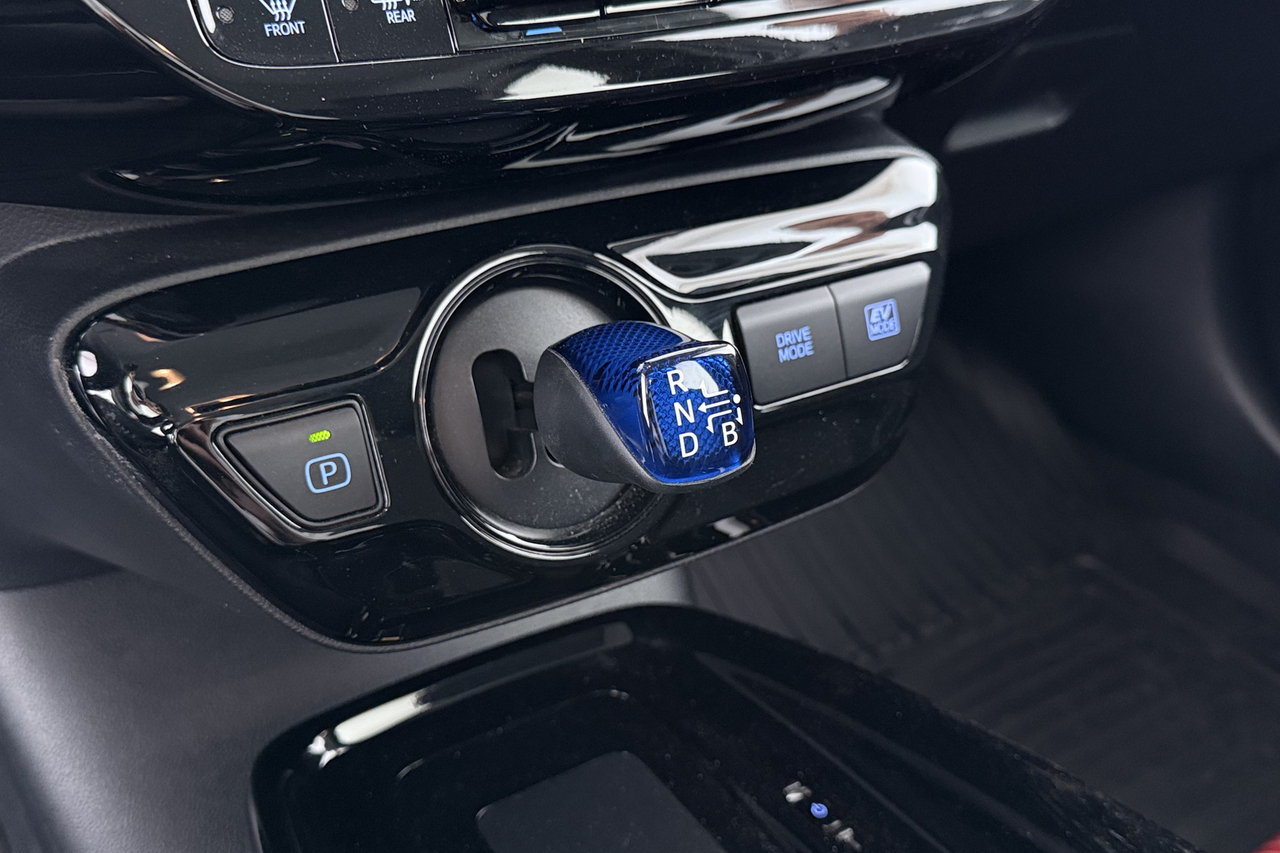 Toyota Prius+ — photo 17