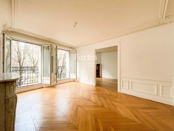 PARIS 18 - GRANDE CARRIERE - 4 PIECES 2 CHAMBRES - 82m²