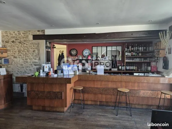 Fonds de commerce bar, restaurant, jeux 200 m²