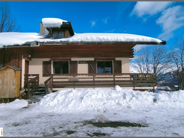 Chalet composé de trois appartements
