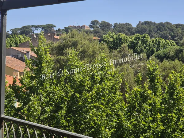 Appartement terrasse au coeur du village avec vue panoramique