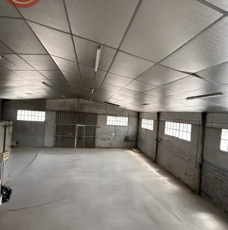 Entrepôt 650 m²