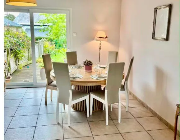 Chambre privative et salle de bain privée à louer en colocation