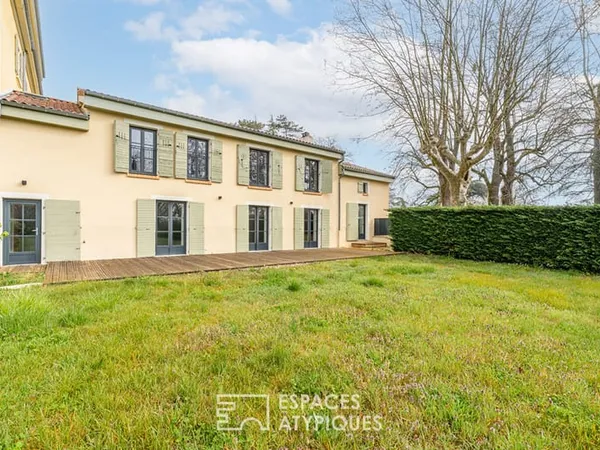 Maison de caractère rénovée grand jardin au sein d'une propriété du XIXe siècle
