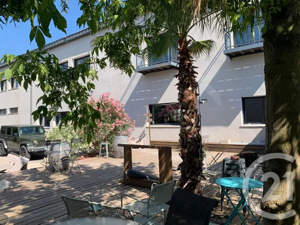 Bureau 740 m²