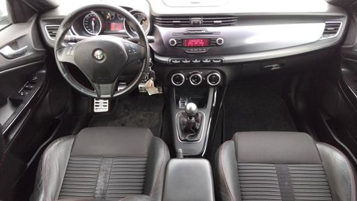 Alfa Romeo Giulietta 2.0 JTDm 140 - Distinctive – 2012 – 121144 km – Diesel – Boîte Manuelle — photo 29