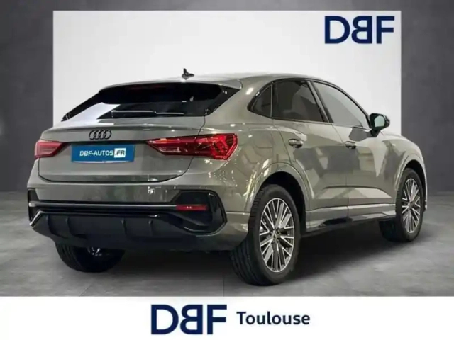 Audi Q3 35 tfsi 150 ch s tronic 7 s line — photo 5
