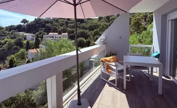Roquebrune-Cap-Martin Hameau, 2 pièces vue mer terrasse parking cave