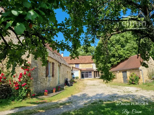 Propriété de caractère avec 5 suites, grange et hangar au cœur du Périgord Noir