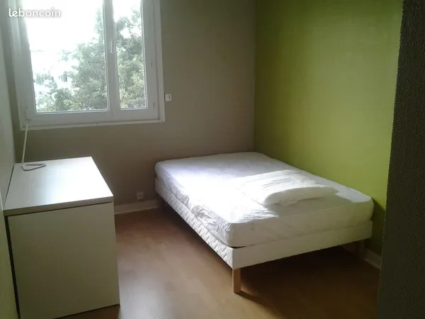 Colocation 3 chambres avec salon