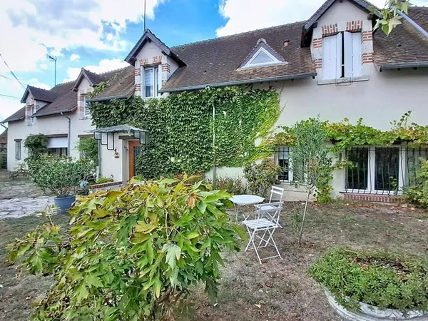À VENDRE - SUPERBE MAISON FAMILIALE DE 221 M² ENTIÈREMENT RÉNOVÉE À TOURY