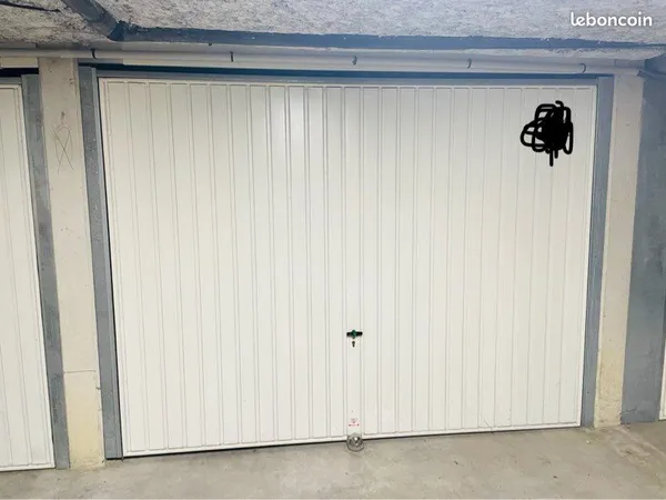 Garage ferme sécurisé