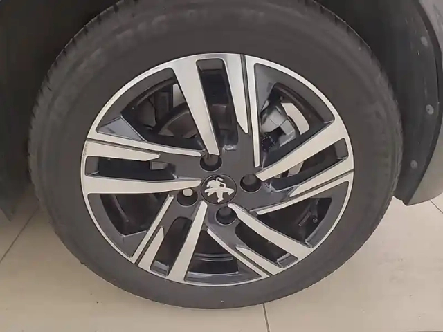 Peugeot 208 puretech 100 s&amp;s eat8 — photo 37