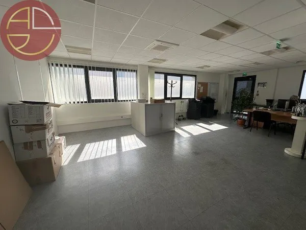 Bureau et espace de travail Location Quint-Fonsegrives  817m² 9532€