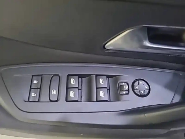 Peugeot 308 phev 180 e-eat8 — photo 14