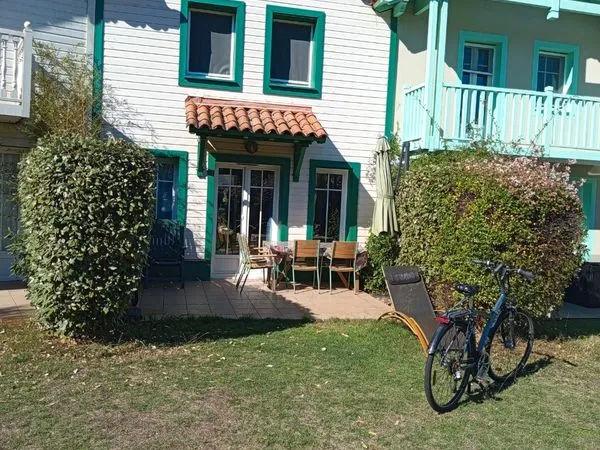 Maison 45 m2 à vendre dans joli domaine arboré avec piscine collective