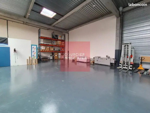 Entrepôt 754 m² Trappes