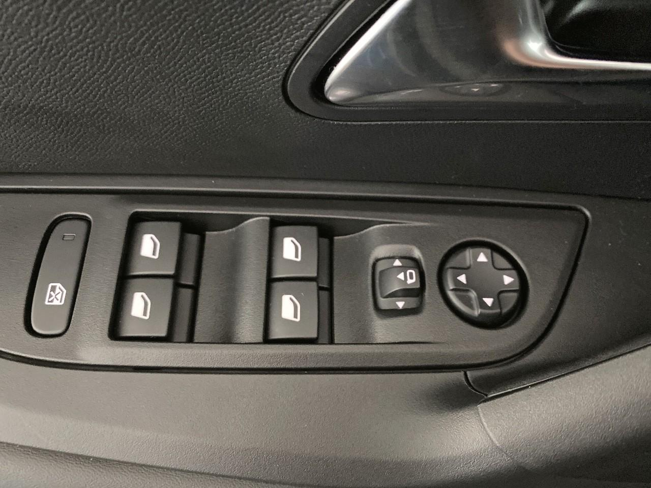 Peugeot 2008 hybrid 145 ch e-dcs6 allure — photo 19