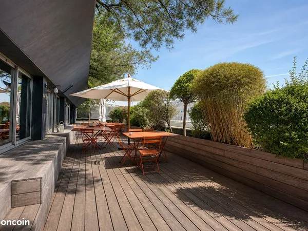 Bureaux 250 m²