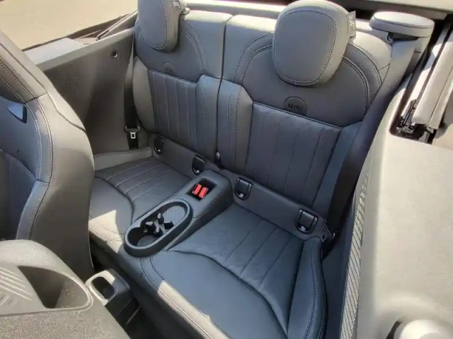 Mini Cooper cabrio s 204ch jcw dkg7 — photo 11