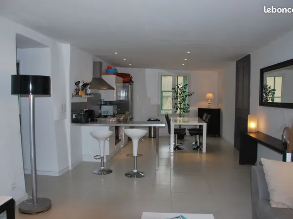 Loue très joli appartement avec garage