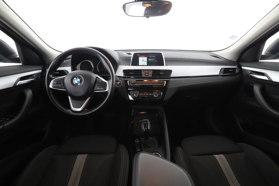 BMW X2 sDrive18dA Lounge — photo 11