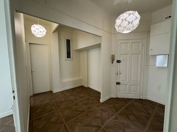 Appartement 4 pièces à vendre au 4ème étage - Toulon Centre Ville