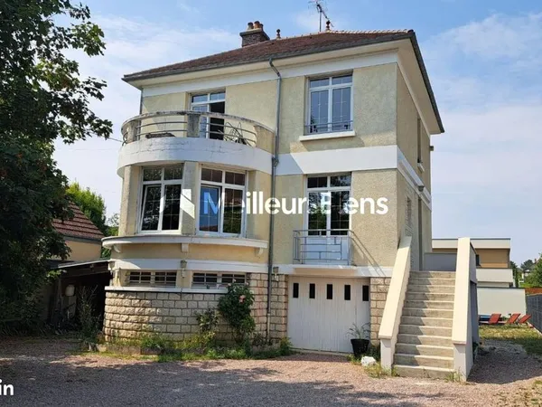 Studio 7 pièces 138 m²