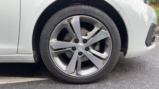 Peugeot 308 1.2 PureTech 130 - Allure – 2020 – 6964 km – Essence – Boîte Manuelle — photo 20