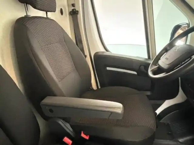 Peugeot Boxer fg l2h2 3.5 140 clim bluetooth radar interieur bois — photo 5