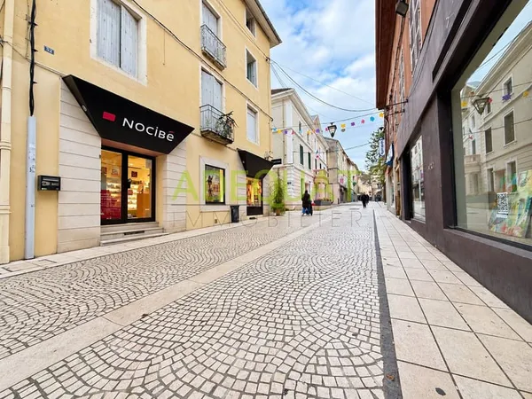 BOURGOIN JALLIEU 'RUE PIETONNE', appartement de type 2 en du