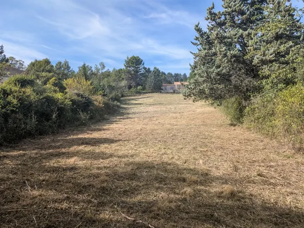 Terrain 3158 m²