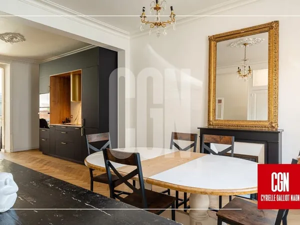 Superbe Maison Rénovée De 6 Chambres Avec Garage !