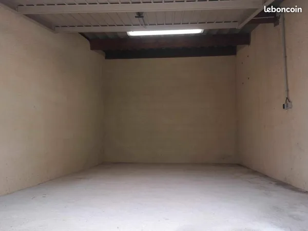 BOX GARAGE à Louer 17 M2