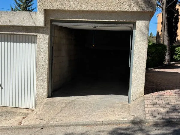 Location : Box fermé