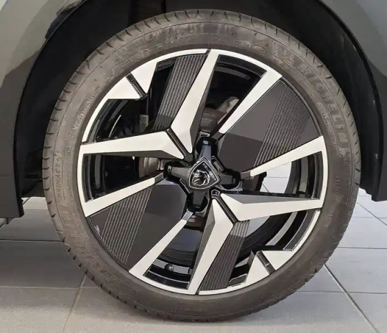 Peugeot 208 hybrid 136 e-dcs6 — photo 11